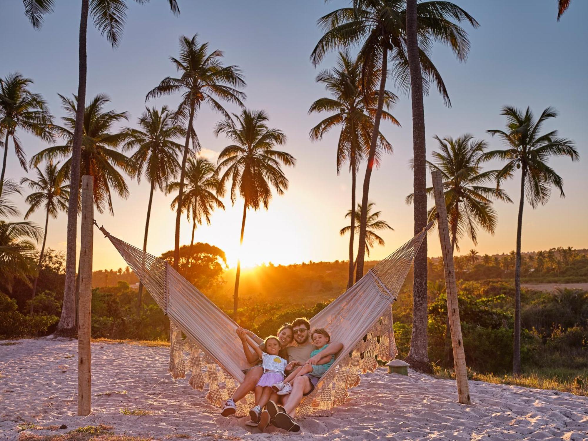 Grand Palladium Imbassai Resort & Spa מראה חיצוני תמונה Sunset at the beach