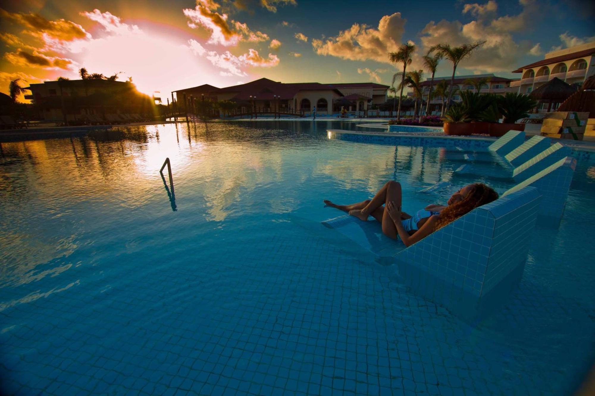 Grand Palladium Imbassai Resort & Spa מתקנים תמונה Sunset at Iberostar Grand Hotel Bávaro